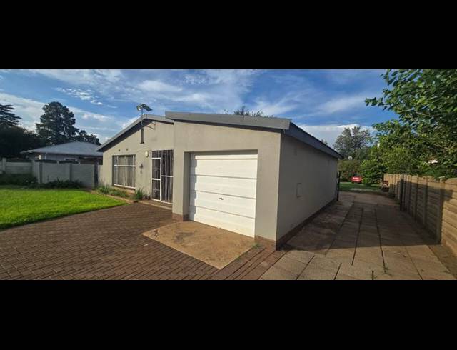 4 BEDROOM HOUSE FOR SALE IN ROTHDENE